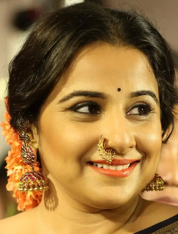 ACTRESS VIDYA BALAN BEAUTIFUL NOSE RING FACE CLOSEUP 2